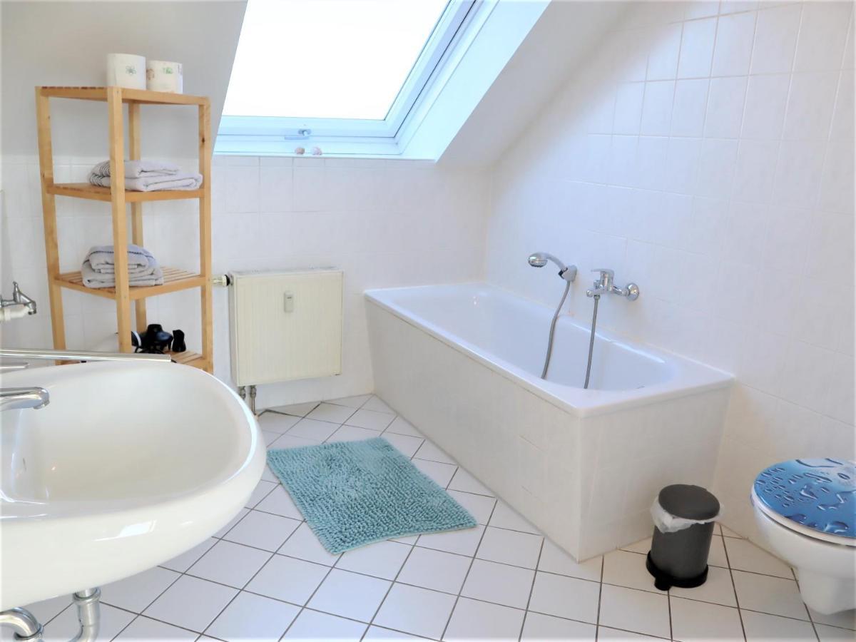 Kuschelige Dachgeschosswohnung Am Clarapark Leipzig Eksteriør billede