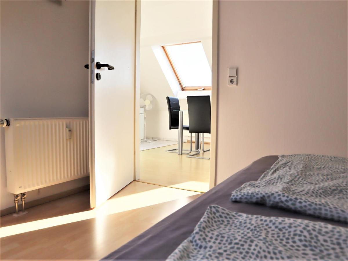 Kuschelige Dachgeschosswohnung Am Clarapark Leipzig Eksteriør billede