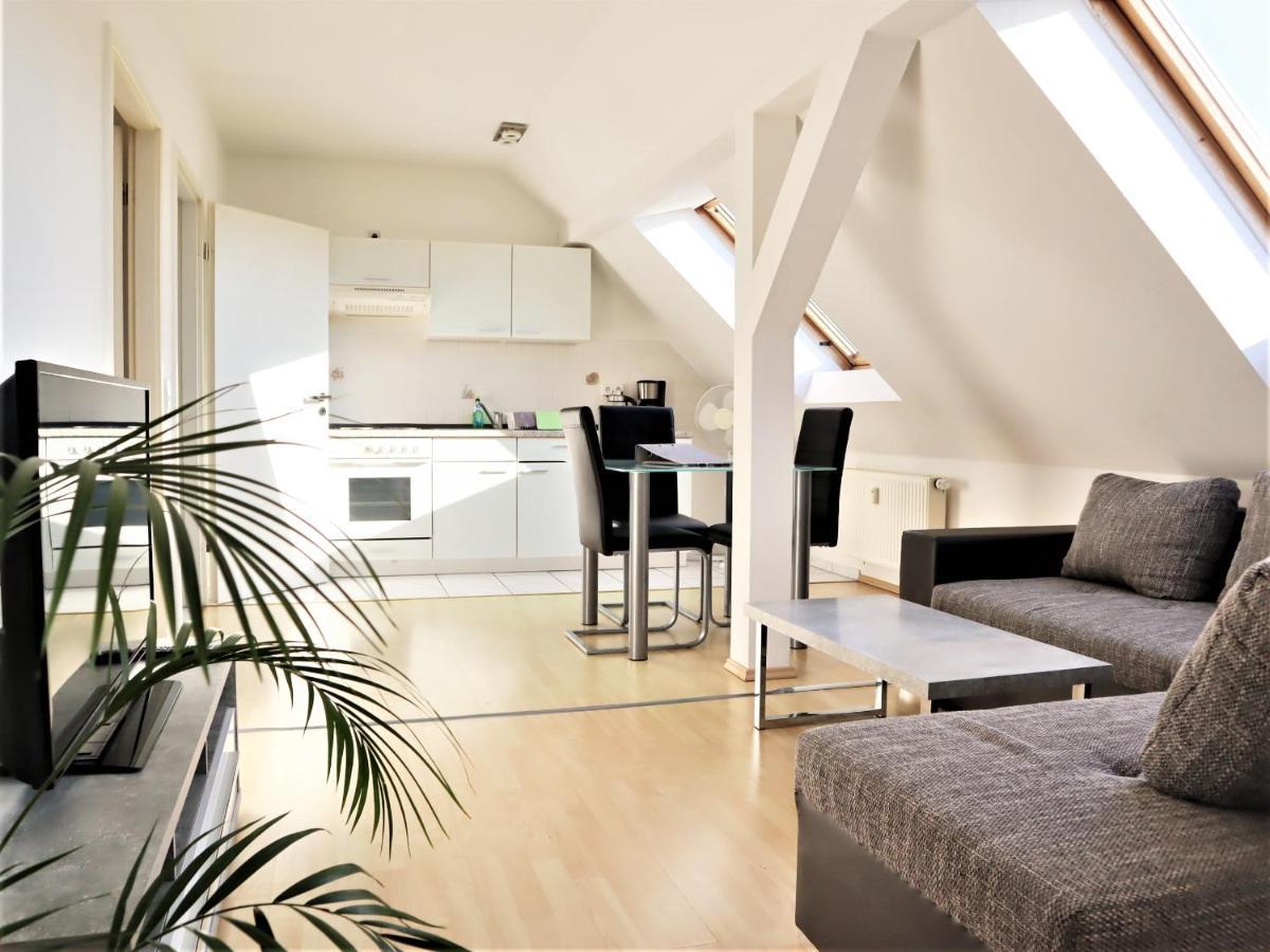 Kuschelige Dachgeschosswohnung Am Clarapark Leipzig Eksteriør billede